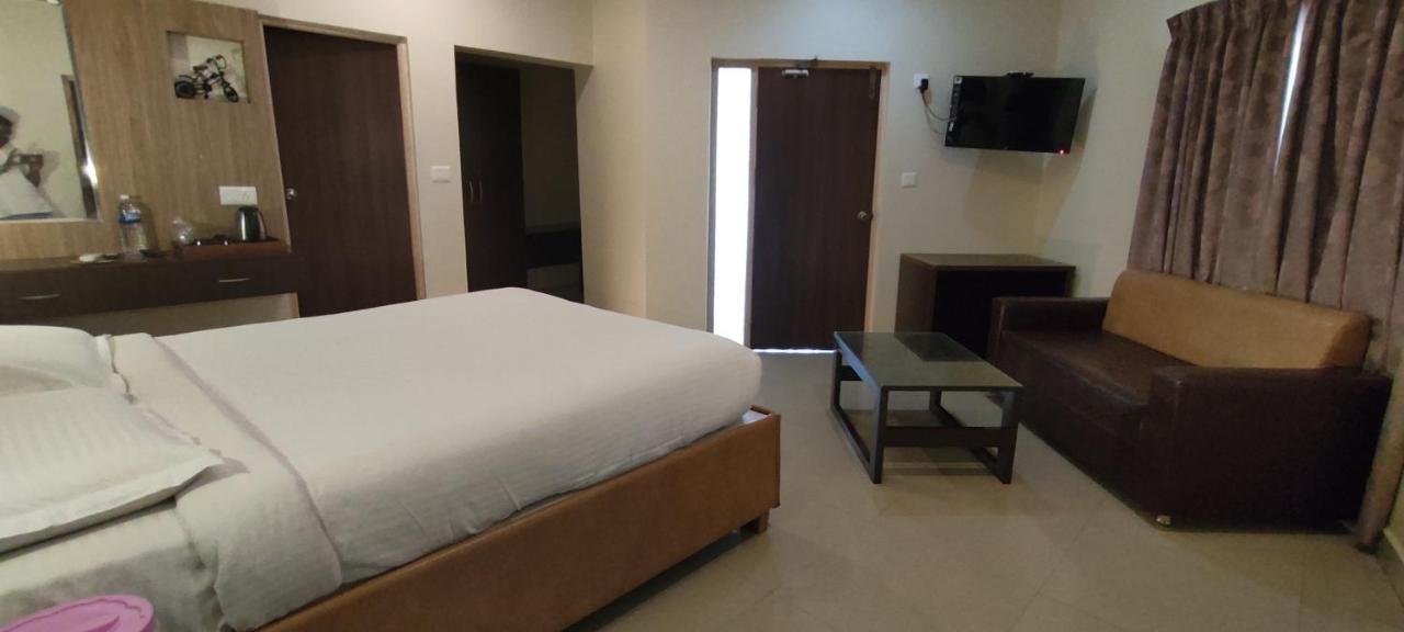 Lamel Cove Beach Resort Pondicherry Bagian luar foto