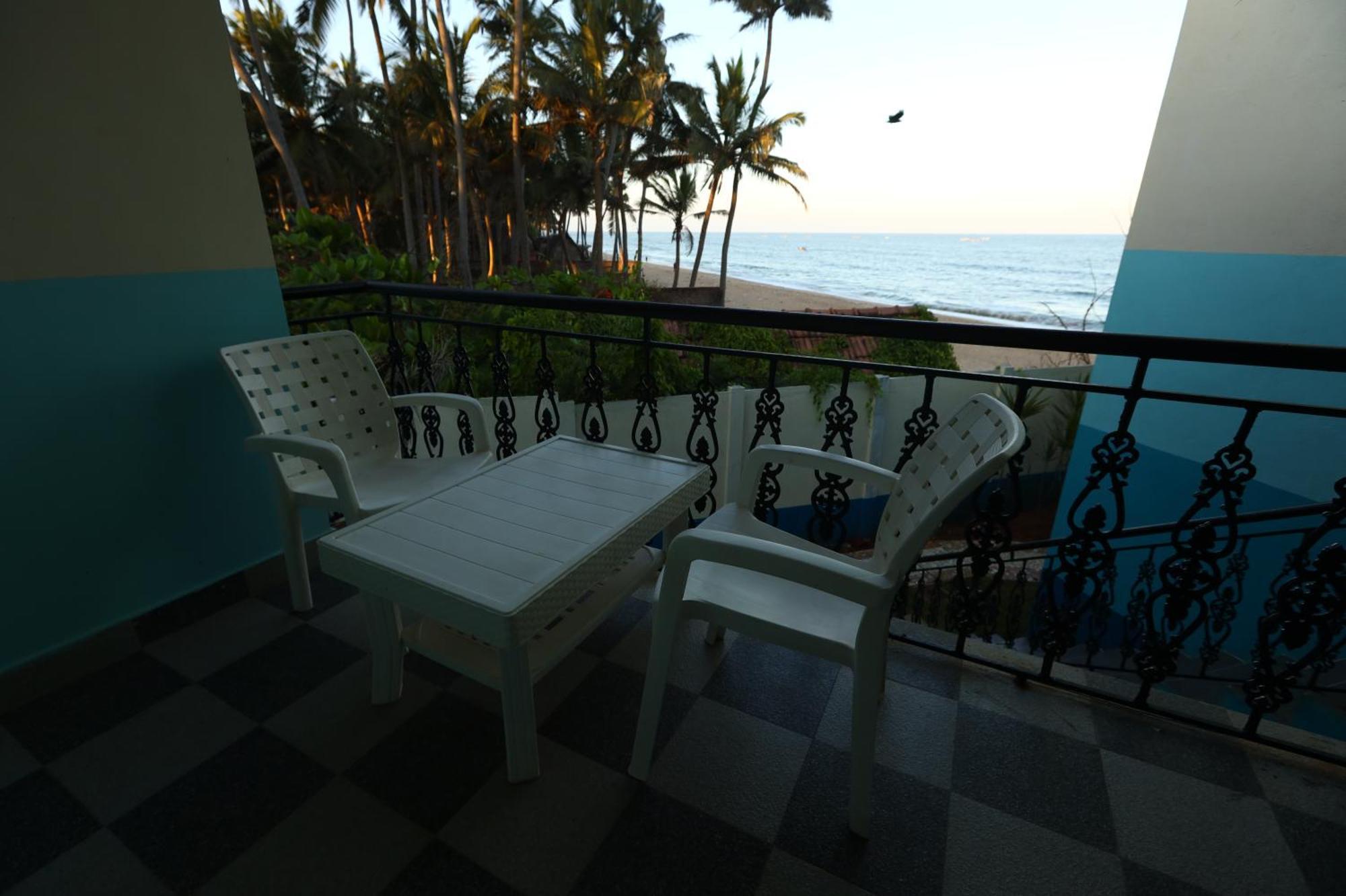 Lamel Cove Beach Resort Pondicherry Bagian luar foto
